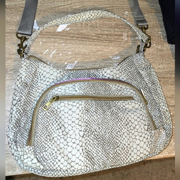 NWOT Travelon Anti Theft Crossbody Snakeskin Print Purse Hobo Handbag Travel Bag - Picture 2 of 12